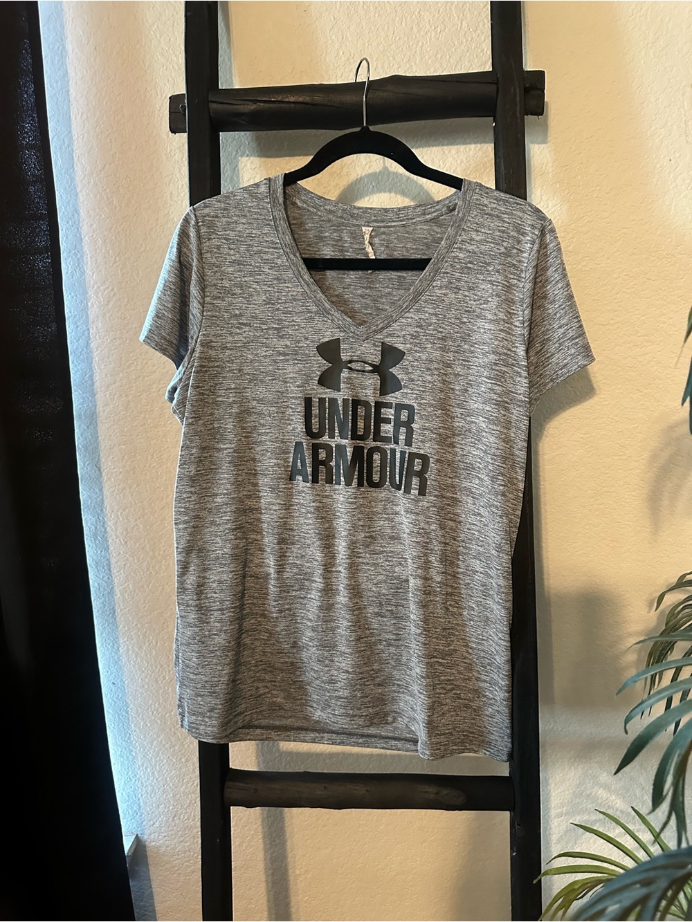 Under Armour Women's Heather Gray V-Neck Logo Tee